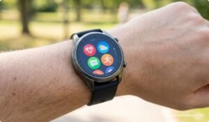 smartwatch under 10000,